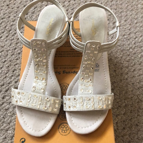 Sandals - Picture 2 of 8